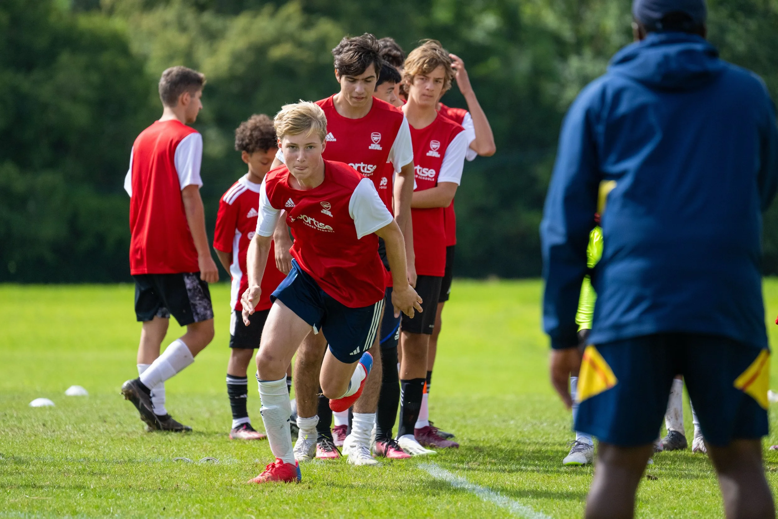 Salle de repas à Oundle School pendant le camp — Arsenal Football Development